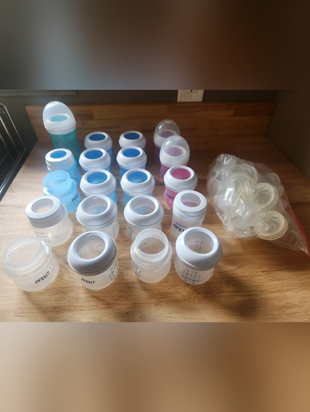 Avent Baby Bottles 4 Oz Wirh Nipples